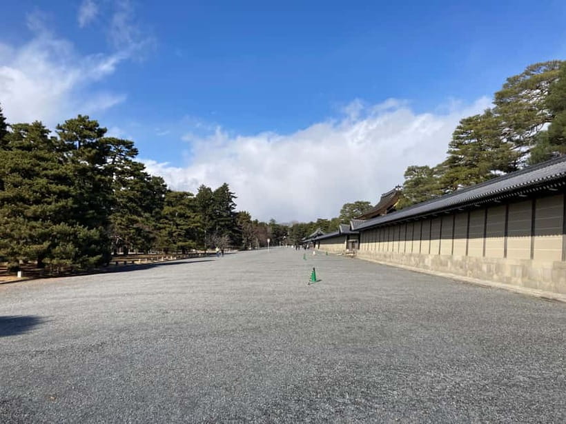 Kyoto: Nijo Castle and Kyoto Imperial Palace Guided Tour - Meeting your guide at Nakadachiuri Gate
