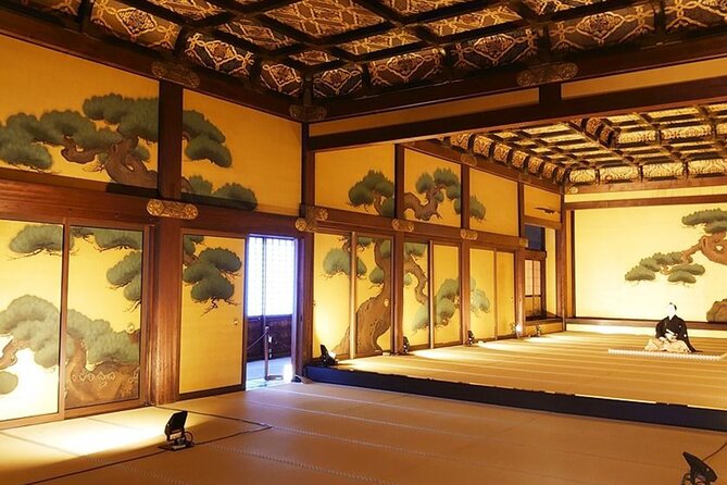 Kyoto: Nijo Castle World Heritage Guided Tour with Admission - Through Gates Designed to Control Your Attention