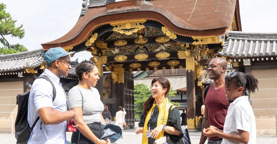 Kyoto: Nijo-jo Castle and Ninomaru Palace Guided Tour - Karamon Gate and the art of making an entrance