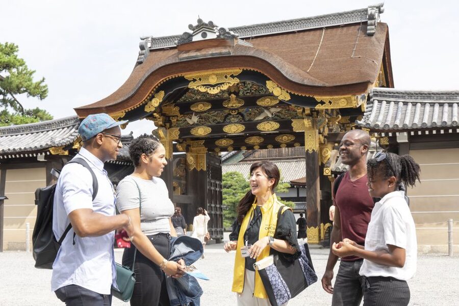 Kyoto: Nijo-jo Castle and Ninomaru Palace Guided Tour - Entering through Higashi Ote-mon Gate