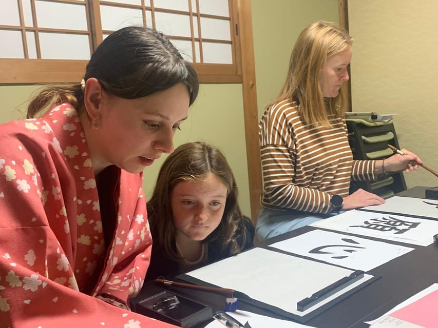 Kyoto Ninenzaka : Japanese Calligraphy Class in Townhouse - Why the Ninenzaka location adds real value