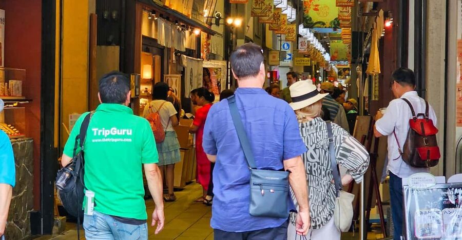 Kyoto: Nishiki Market and Depachika Food Tour with a Local - Key points at a glance