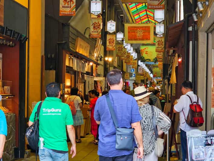 Kyoto: Nishiki Market and Depachika Food Tour with a Local - A short pause at Nishiki-Tenmangu Shrine