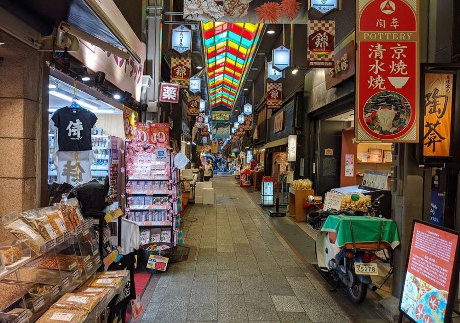 Kyoto: Nishiki Market Food Tour - Seasonal eating gives the tour its character