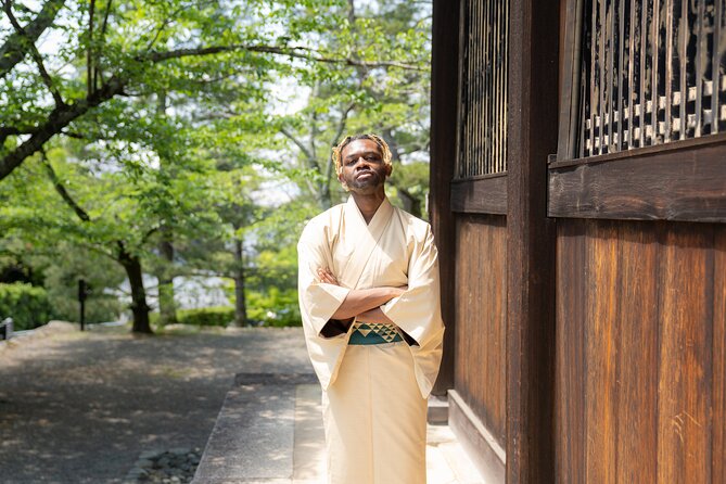 Kyoto Portrait Tour with Kimono - Yasaka Shrine starts the session