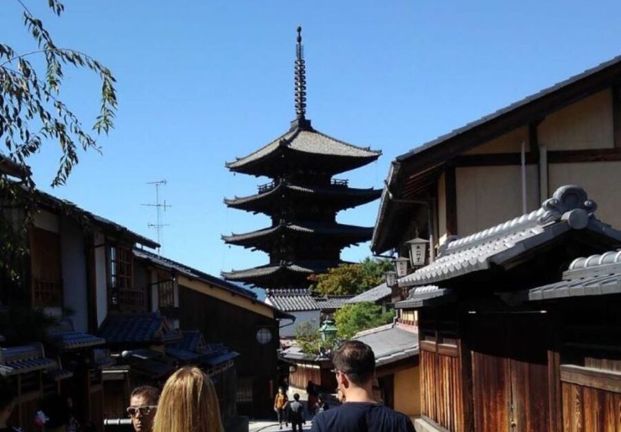 Kyoto: Private 2.5 Hour Historical Walking Tour - Maruyama Park and the story behind Nene-no-michi