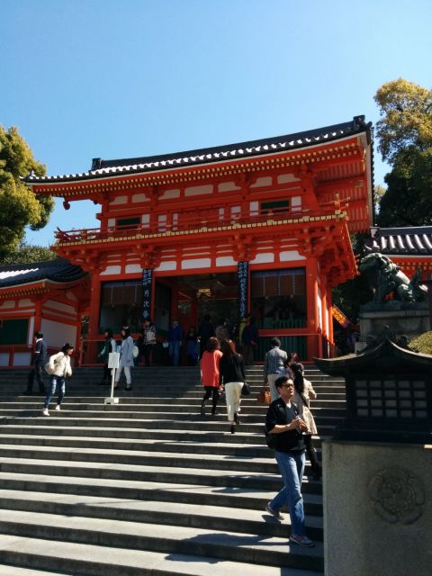 Kyoto: Private 2.5 Hour Historical Walking Tour - Starting beneath Yasaka Shrine’s red gate