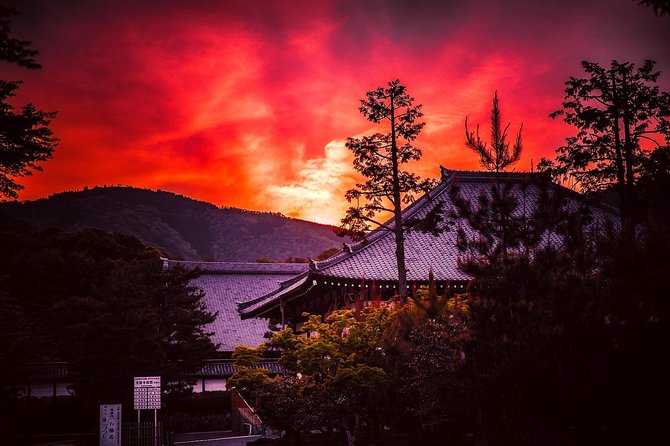 Kyoto Private Night Tour with a Local – Bars, Bites & Culture - Yasaka Shrine and quieter sacred spaces