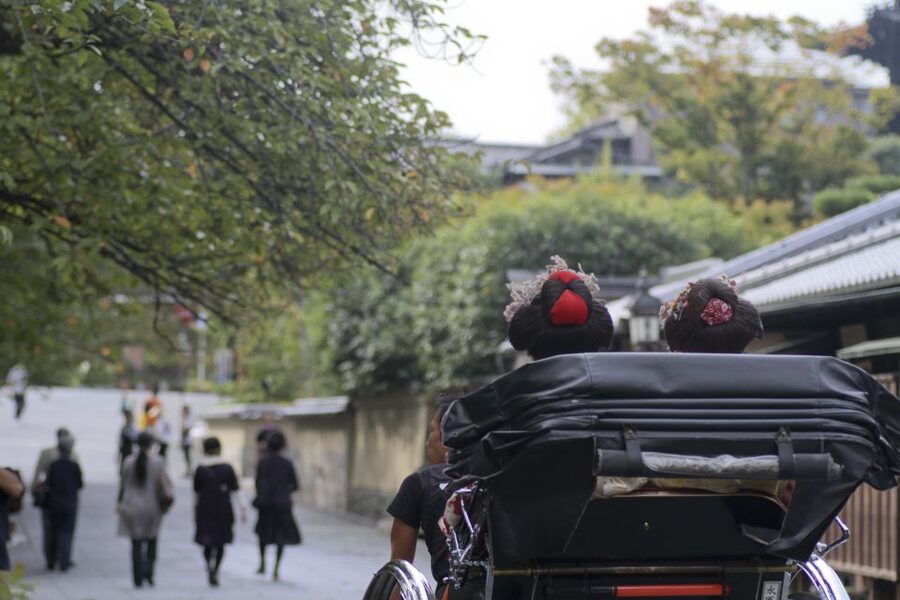 Kyoto: Private Rickshaw Tour of Gion and Higashiyama Area - Why a rickshaw works so well in Higashiyama