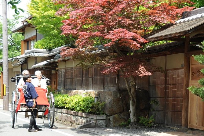 Kyoto Rickshaw Tour - Yasaka Shrine and the old cobblestone approach