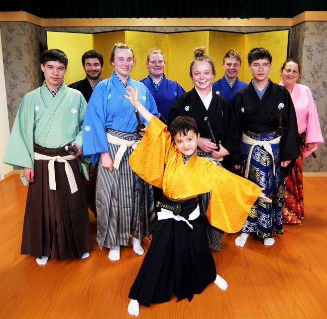 Kyoto: Samurai Sword Class by Experts in Traditional Arts - Drawing, striking, and returning the katana