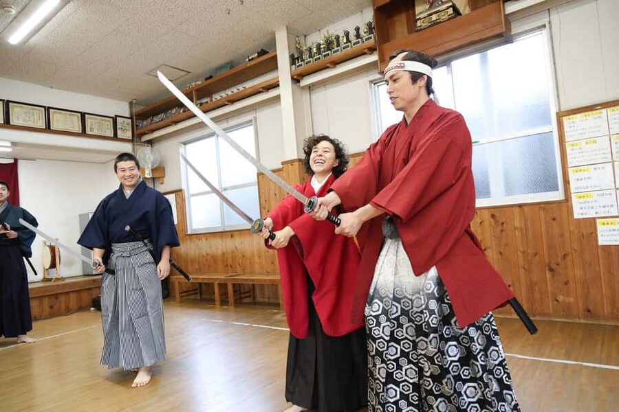 Kyoto: Samurai Sword & Kimono Action Filming Experience - Watching a professional chambara performance