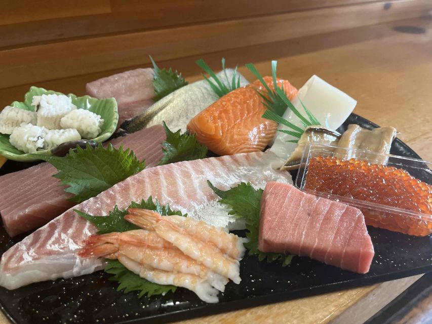 Kyoto: Sushi Making Class with Sushi Chef - Rolling sushi with a special tool