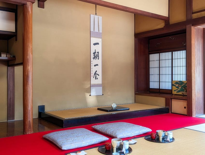 Kyoto: Tea Ceremony in a Traditional Tea House in Kiyomizu - A photo with the garden behind you