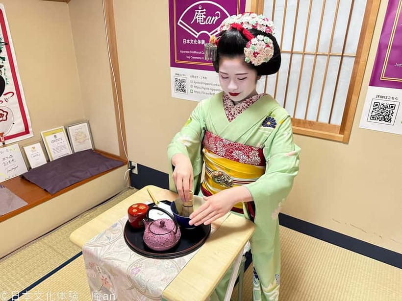 Kyoto: Tea Ceremony with Maiko - Meeting a maiko near Gojo Station