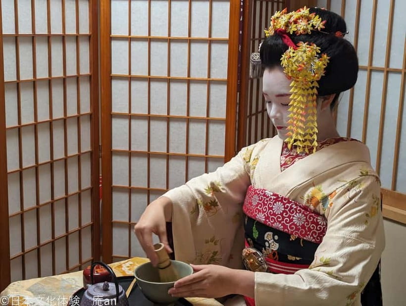Kyoto: Tea Ceremony with Maiko - The opening greeting and tea demonstration