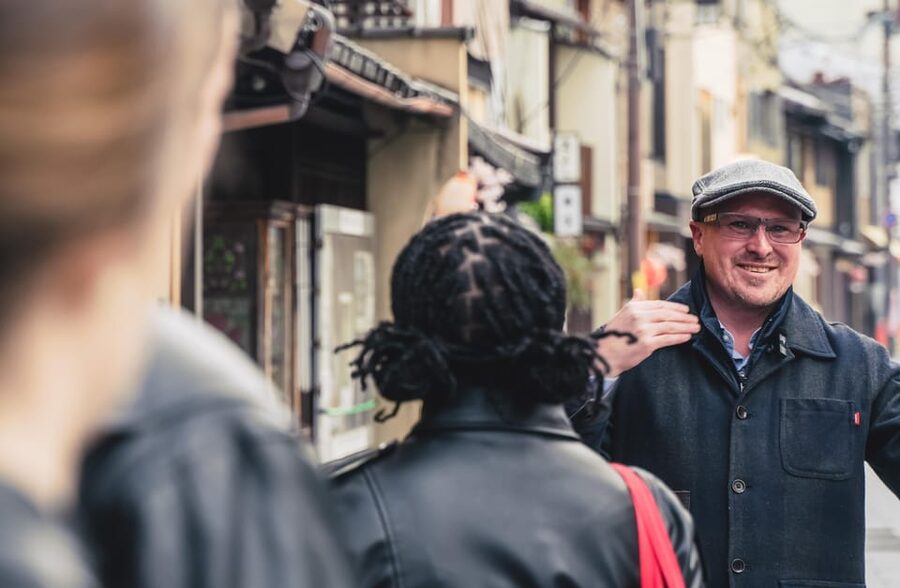 Kyoto: The Geisha Districts of Kyoto Walking Tour - Why the lounge makes this Kyoto walk different