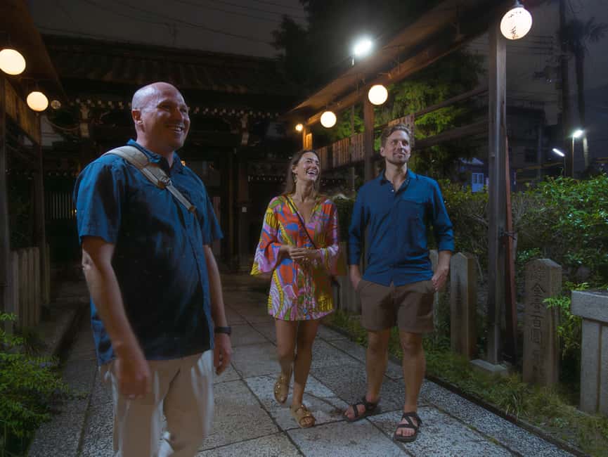 Kyoto: The Geisha Districts of Kyoto Walking Tour - Ninenzaka, old streets and careful sightseeing