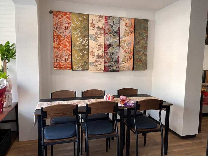 Kyoto: Traditional Kimono Fabric Handicrafts Workshop - Making a Temari in a Kyoto antique boutique