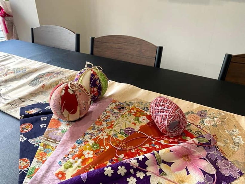 Kyoto: Traditional Kimono Fabric Handicrafts Workshop - Choosing five kimono fabrics