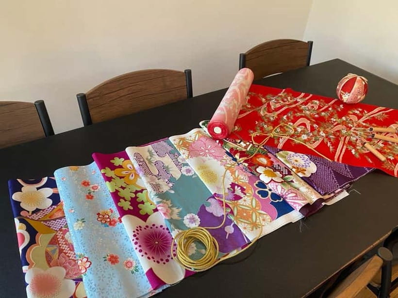 Kyoto: Traditional Kimono Fabric Handicrafts Workshop - A craft made for complete beginners
