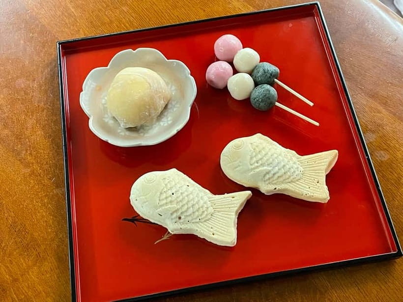Kyoto: Wagashi (Japanese sweets) Cooking near Fushimiinari - The first cup of tea and a look at wagashi