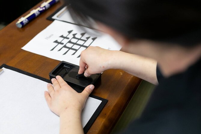 Learning Zen of Japanese Calligraphy in kimono near Osaka Castle - Changing into a kimono near Osaka Castle