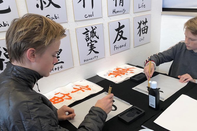 Let's experience calligraphy in YANAKA, Taito-ku, TOKYO !! - The brush practice that makes the art approachable