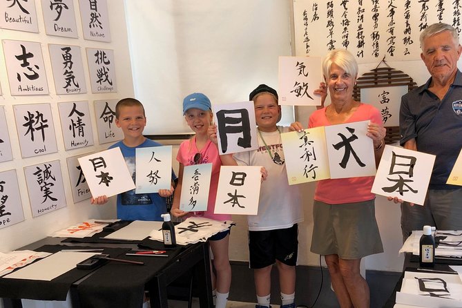 Let's experience calligraphy in YANAKA, Taito-ku, TOKYO !! - Choosing a favorite word or kanji