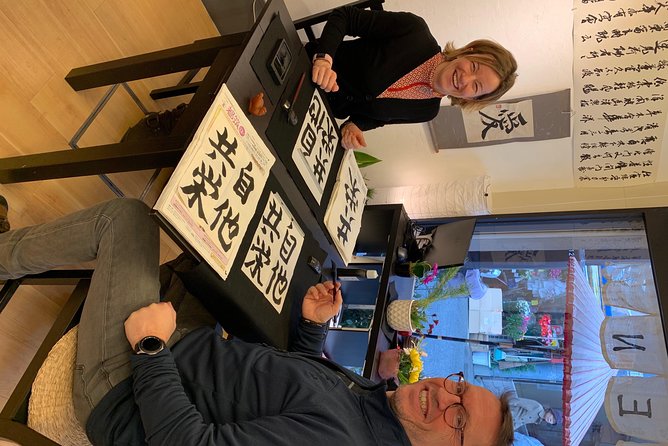 Let's experience calligraphy in YANAKA, Taito-ku, TOKYO !! - Creating the shikishi keepsake