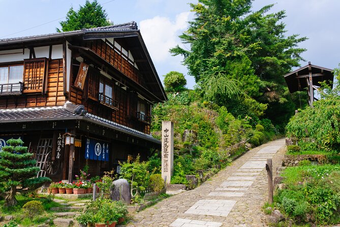 Magome & Tsumago Nakasendo Full-Day Private Trip with Government-Licensed Guide - The walk between the towns, and what this tour really includes