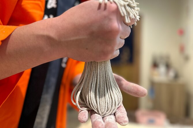 Mondo's most popular plan! Experience making soba noodles and the king of Japanese cuisine, tempura, in Sapporo! - A Sapporo food lesson with flour, water, and a sharp knife