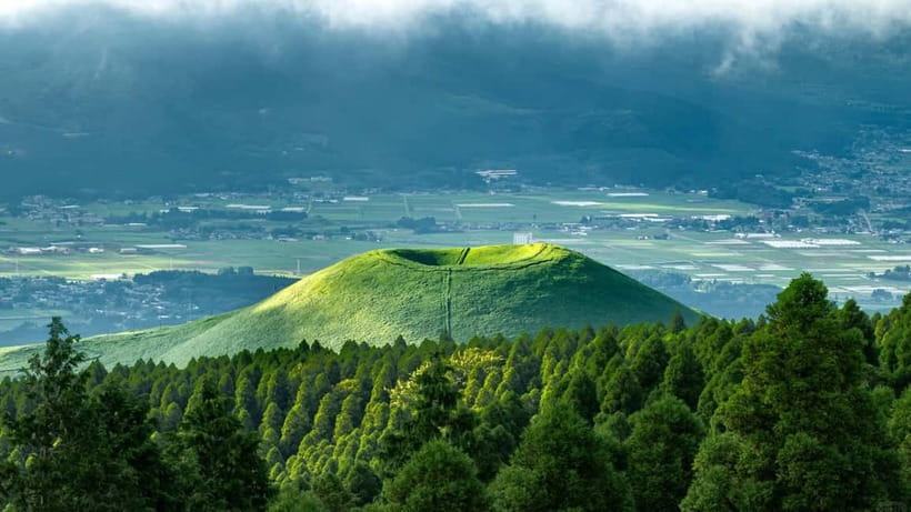 Mt. Aso & Takachiho Gorge Tour with Optional Boat Ride - Kusasenri’s open grasslands