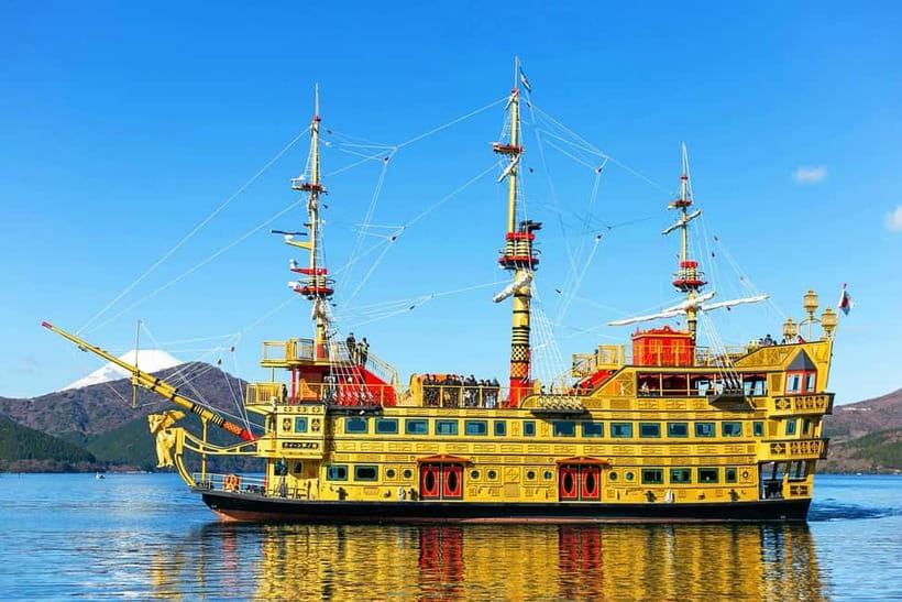 Mt Fuji Hakone/Enoshima Tour:Optional Ropeway/Lake Ashi Boat - Sailing Lake Ashi on the Hakone sightseeing boat