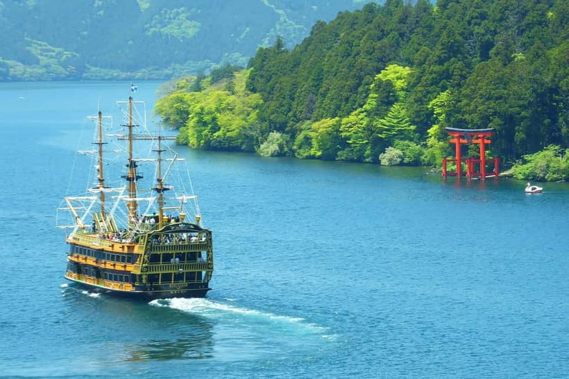 Mt Fuji Hakone/Enoshima Tour:Optional Ropeway/Lake Ashi Boat - Meeting in Tokyo and settling onto the bus