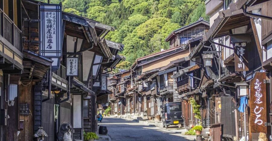 Nagano/Matsumoto: Matsumoto Castle and Narai-juku Day Trip - Matsumoto Castle and the steep climb to the top