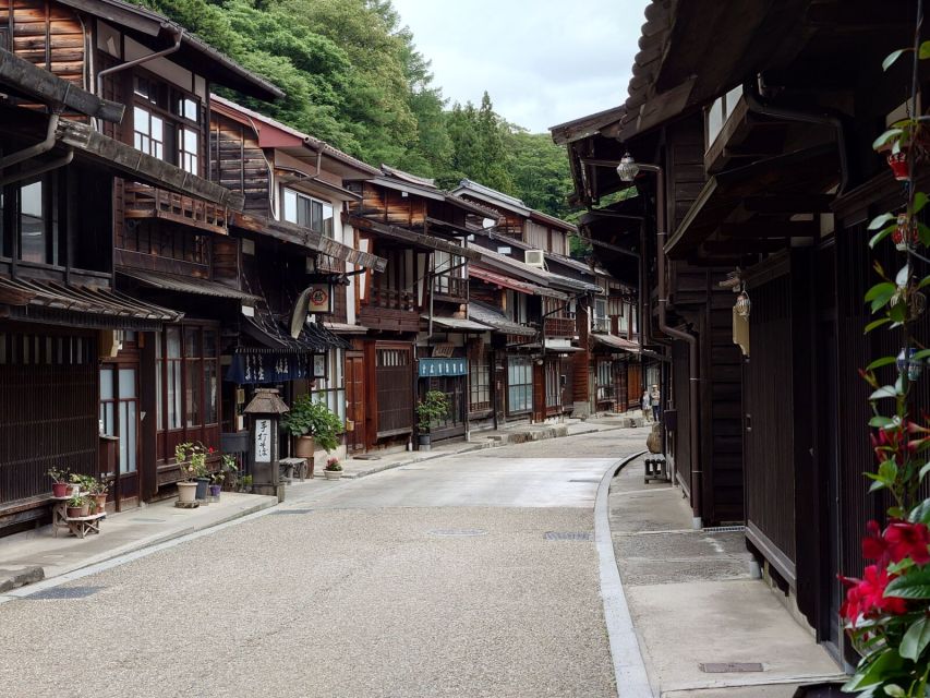 Nagano/Matsumoto: Matsumoto Castle and Narai-juku Day Trip - Nawate-doori, Matsumoto’s playful Frog Street