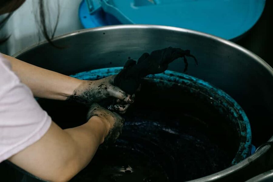 Natural Indigo Dyeing with Local Masters (Private Atelier) - What happens during the 60-minute dyeing session