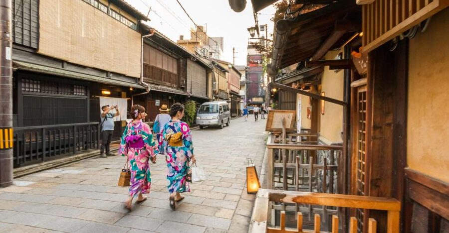 Night Walk in Gion: Kyoto's Geisha District - Key points to know before booking