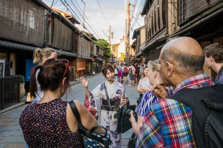 Night Walk in Gion: Kyoto's Geisha District - Should you book this Gion experience?