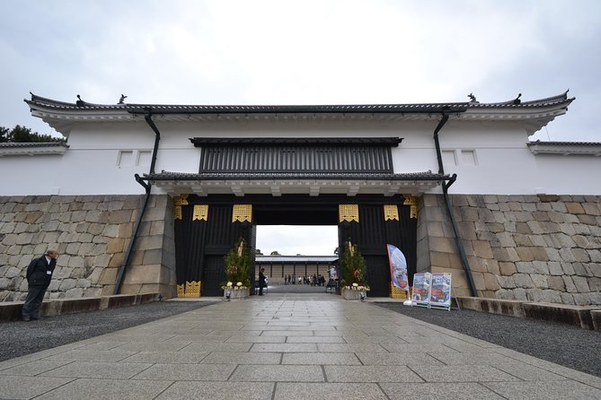 Nijo Castle and Imperial Palace Visit with Guide - The public-transit connection between the sites