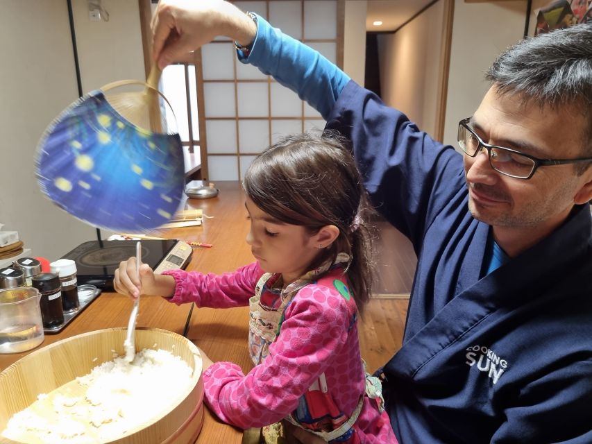 Nishiki Market Food Tour with Cooking Class - Picking a bowl: seafood, tempura, or chicken and egg