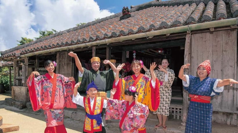 Okinawa: Churaumi Aquarium, Ryukyu Village & Manza Bus Tour - Churaumi Aquarium: make the 150 minutes count
