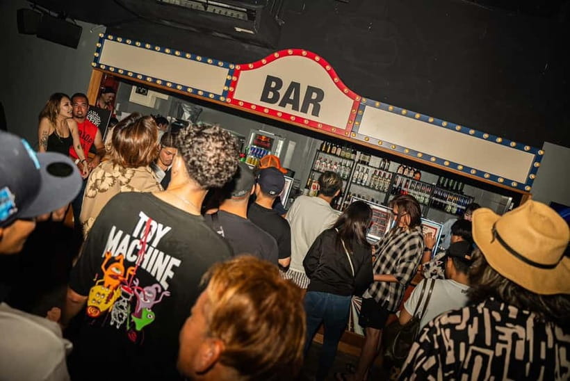 Okinawa:Sky BAR TOPTREE Nightclub Entry Ticket+Drink & VIP - Passport rules and the age limit