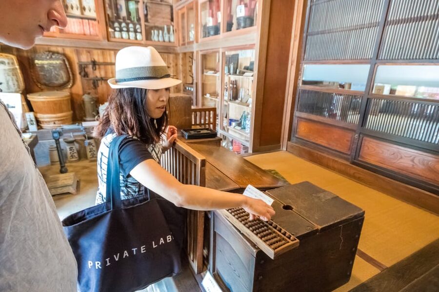 Old and Nostalgic Tokyo: Half-Day Yanaka Walking Tour - Nezu Shrine and its 1706 origins