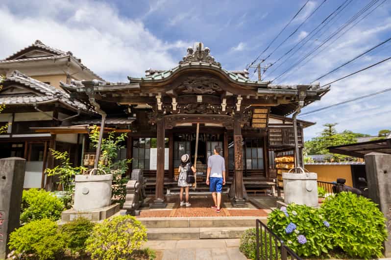 Old and Nostalgic Tokyo: Half-Day Yanaka Walking Tour - Tennōji Temple sets the tone