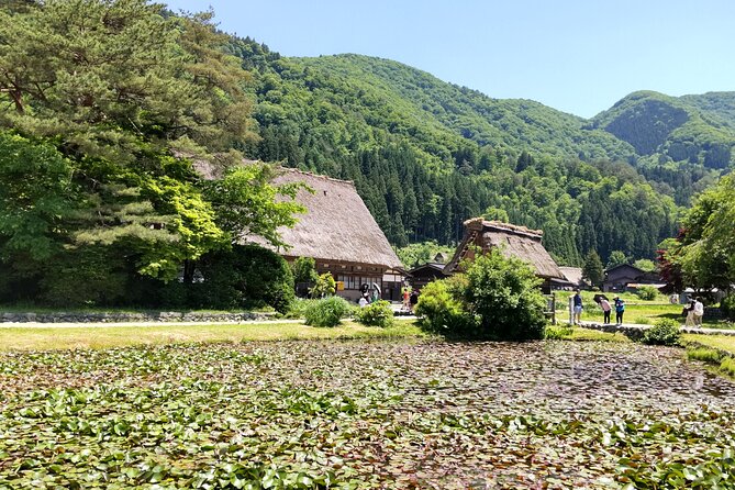 [One-day bus tour departing from Kanazawa Station] Shirakawa-go and Gokayama - Two World Heritage Villages Enjoyable Bus Tour - A traditional Hida-style lunch at midday