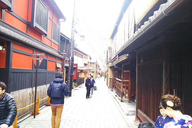 One-Day Walking Tour : Enjoy Kyoto to the fullest! - What the guide adds to the day