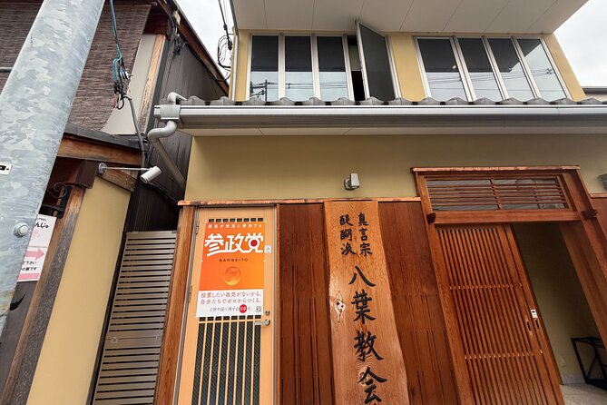 One Hour Geisha Show in Gion Kyoto - Tea, snack, and a Japanese game