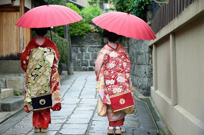 One Hour Geisha Show in Gion Kyoto - Photos at the end, with better manners built in